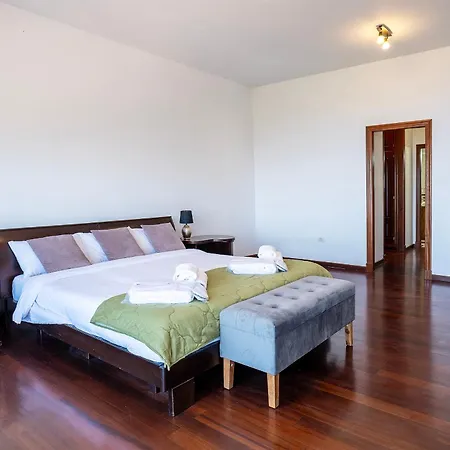 Sunset Horizon Retreat By Eden Sauzal